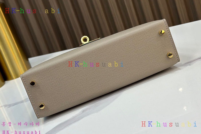 �ڹ̷��ޡڿ����޽� �̸� �̴�  H 9668220-4 �ü���